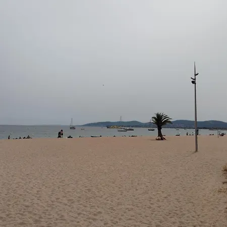 T3 Avec Piscine Et Proche De La 5mns A Pied Saint-Raphaël
