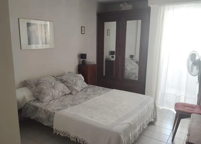 T3 Avec Piscine Et Proche De La 5mns A Pied Apartmán Saint-Raphaël