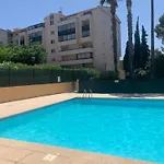 T3 Avec Piscine Et Proche De La 5mns A Pied Saint-Raphaël