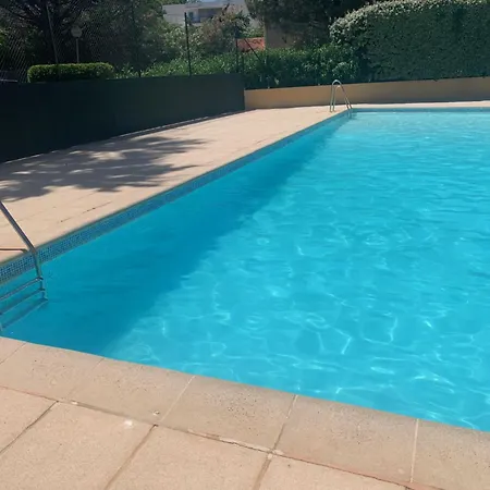 T3 Avec Piscine Et Proche De La 5mns A Pied Apartamento Saint-Raphaël