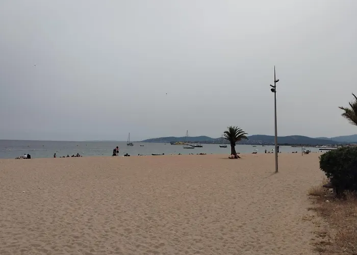 T3 Avec Piscine Et Proche De La 5mns A Pied Saint-Raphaël