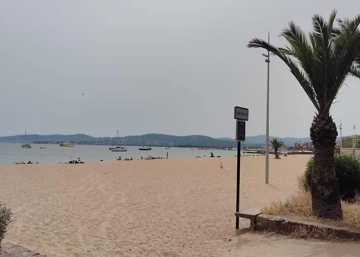 Lägenhet T3 Avec Piscine Et Proche De La 5mns A Pied