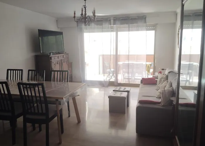 T3 Avec Piscine Et Proche De La 5mns A Pied Apartamento Saint-Raphaël