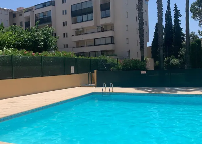 T3 Avec Piscine Et Proche De La 5mns A Pied Saint-Raphaël